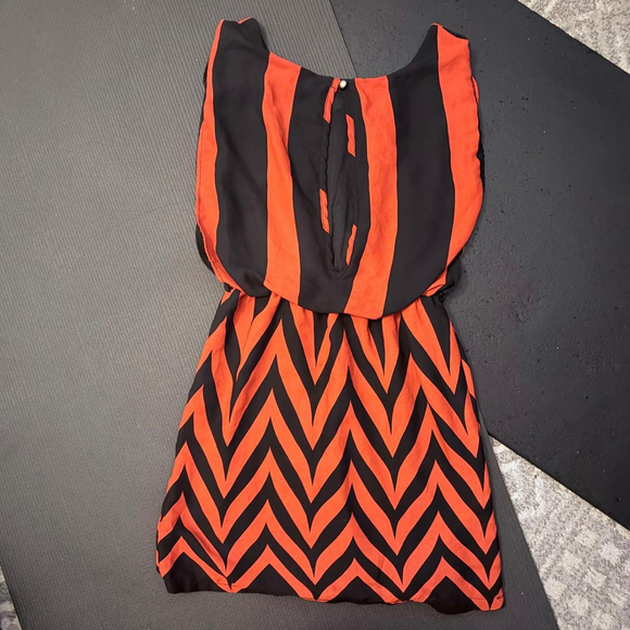 ❤️🖤 Y2K LOVE CULTURE RED & BLACK CHEVRON DRESS 🖤❤️ - Picture 2 of 5